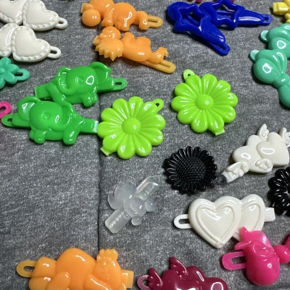 Lot Vintage Plastic Barrettes Hair Clips Hearts Flowers Bows Stars Animals